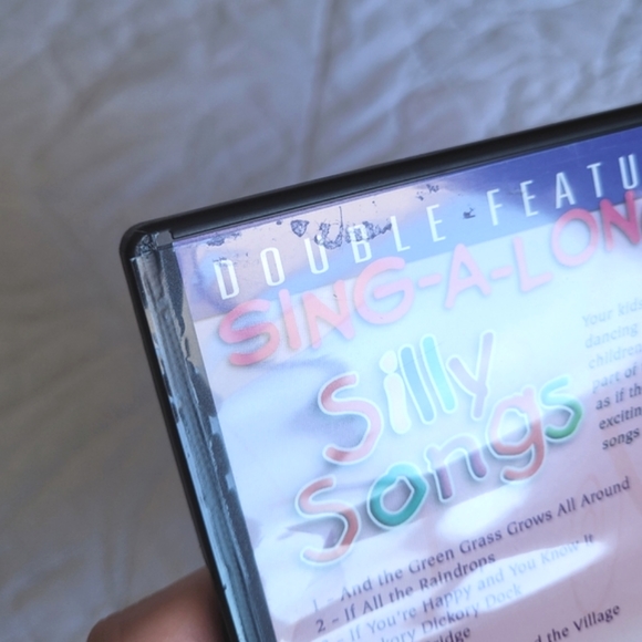 3/$15 🌸 Sing-A-Longs Double Feature: Silly Songs & Kool Kids - Picture 3 of 7